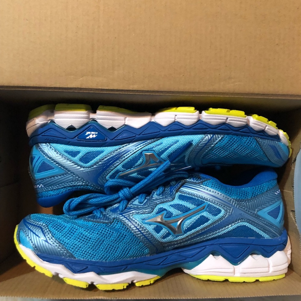NEW Mizuno WaveSky Size 7 Blue
